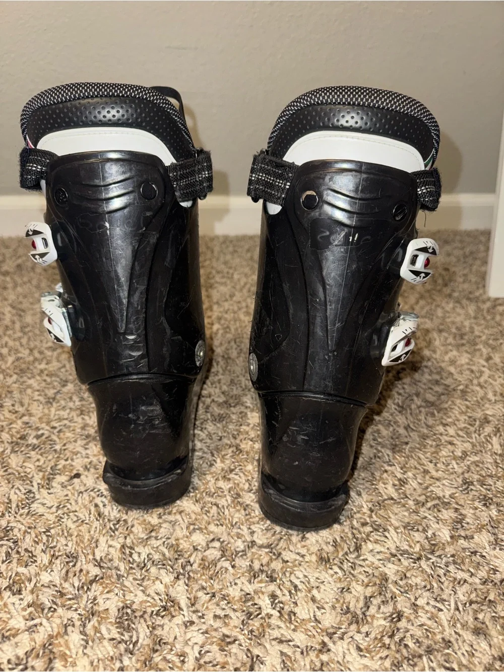Nordica Dobermann youth/juniors ski boots Mondo 20-20.5